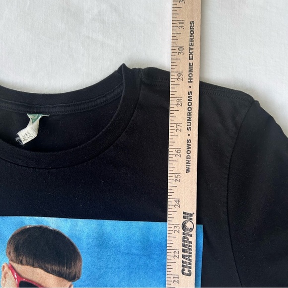 Oliver Tree Holding Baby Oliver Tree T-Shirt Black Size Medium - Picture 5 of 5